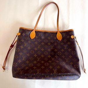 louis vuitton neverfull in good condition.